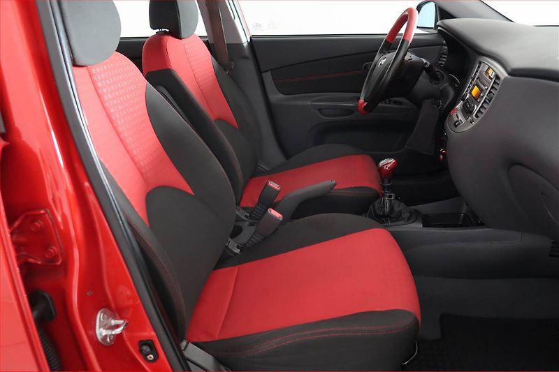 Kia Rio (2008) 1.4 16V, po STK, jezdí výborně - fotka 9 z 15