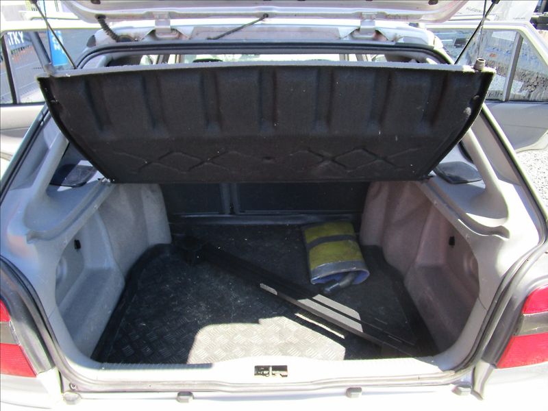 Škoda Felicia Combi 1.6MPi LX, Klima, 2. maj - fotka 30 z 40