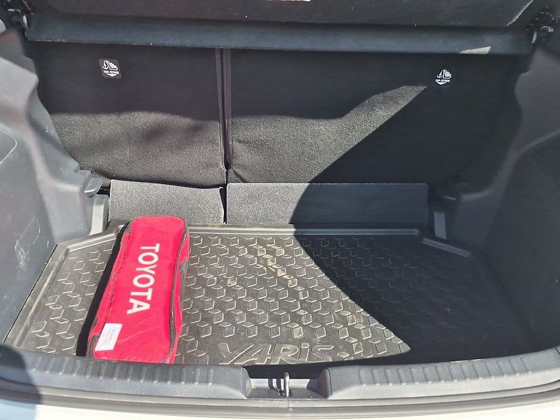 Toyota Yaris 1.5 HEV 1 CVT Comfort tech - fotka 22 z 24