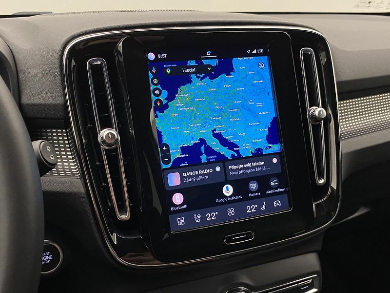 Volvo XC40 B4 AWD DARK PLUS AUT CZ - fotka 37 z 58