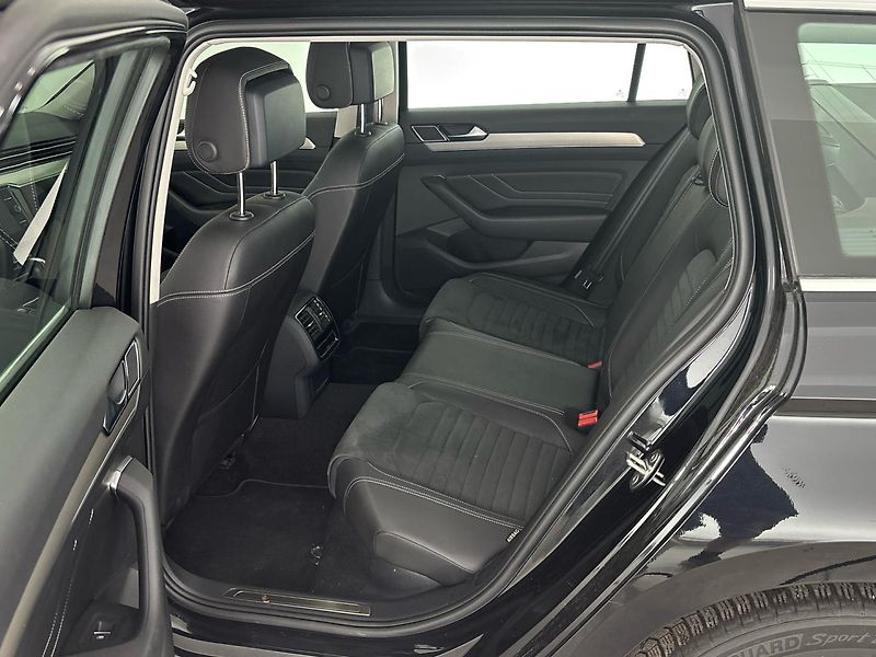 Volkswagen Passat Elegance DSG - fotka 8 z 28