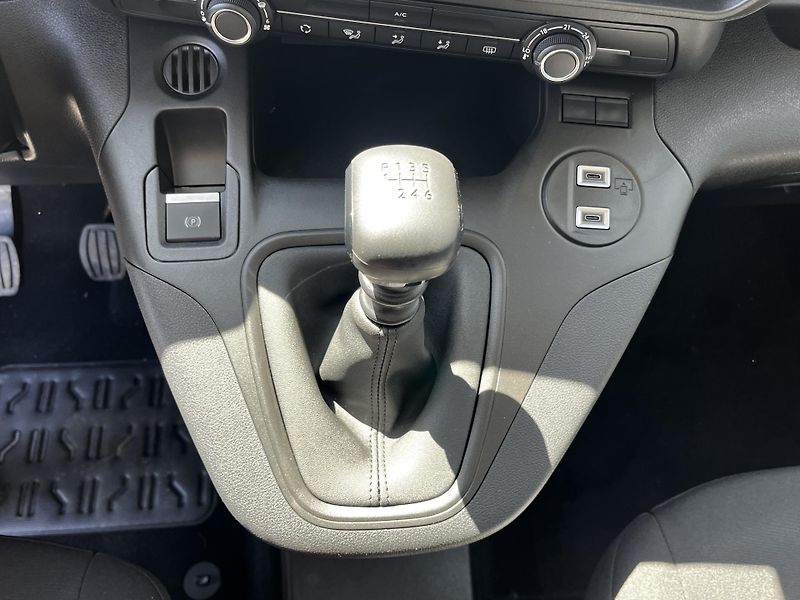 Citroën Berlingo (2026) PLUS Diesel 100k Manual  - fotka 10 z 20