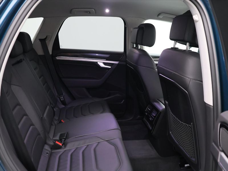 Volkswagen Touareg 3,0 TDI 210kW 4M LED DPH CZ - fotka 14 z 39