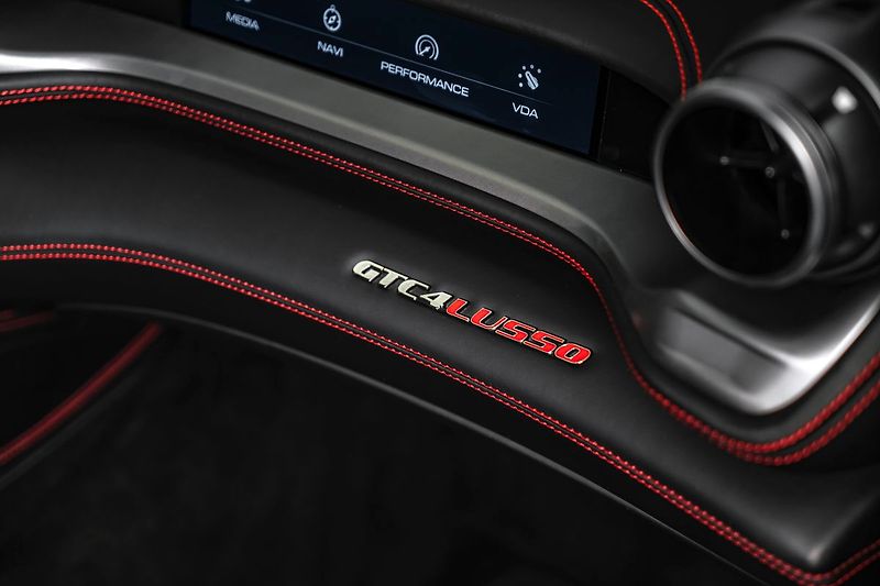 Ferrari GTC4 Lusso - fotka 26 z 31