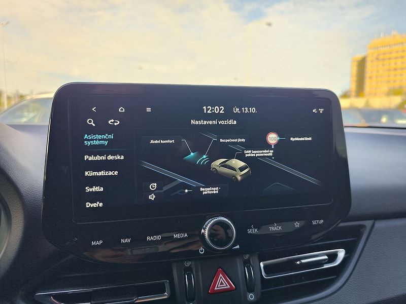 Hyundai i30 1.5 T-GDI/103kW N-Line DCT - fotka 16 z 35