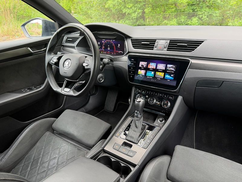 Škoda Superb (2023) SportL 2.0TSI/206kW 4x4, webas - fotka 10 z 30