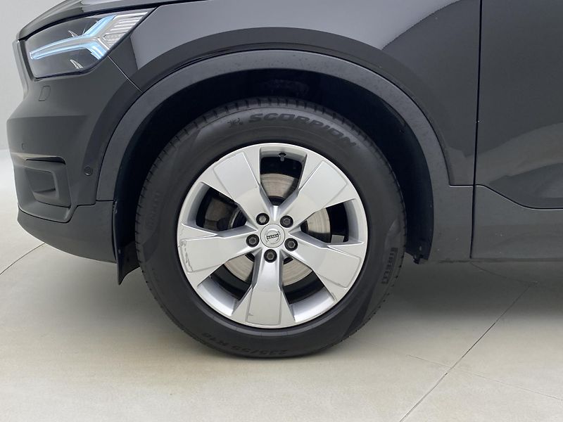 Volvo XC40 T5 AWD MOMENTUM AUT - fotka 31 z 45