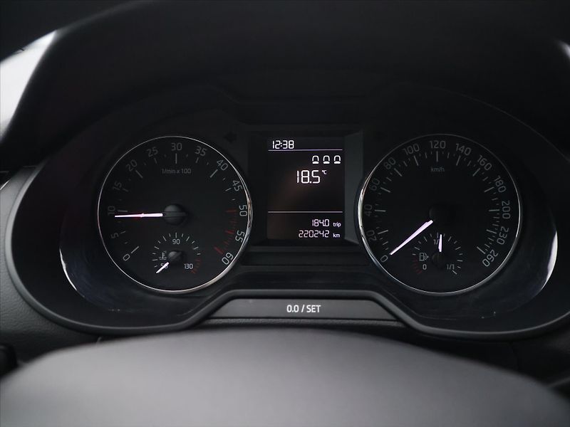 Škoda Octavia 1,6 TDI 77kW CZ Klima 2.Maj - fotka 17 z 30