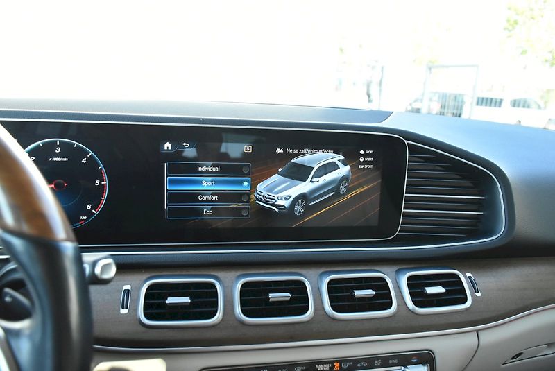 Mercedes-Benz GLE (2021) AMG PAKET 300D - fotka 23 z 34