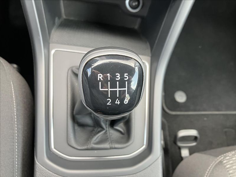 Volkswagen Touran 2,0 TAŽNÉ, LED,APPLE CAR PLAY - fotka 14 z 21
