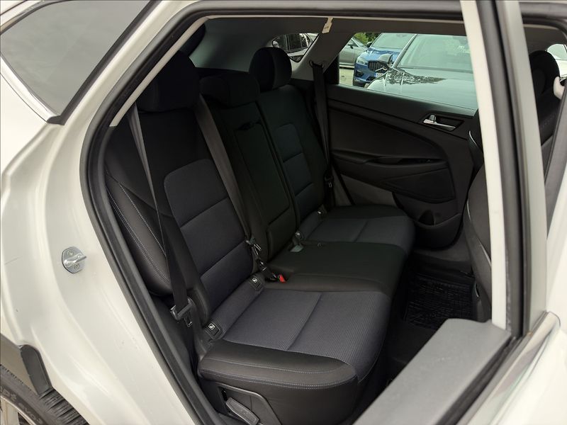 Hyundai Tucson 2.0 CRDI Style 4x4 Autom - fotka 20 z 23