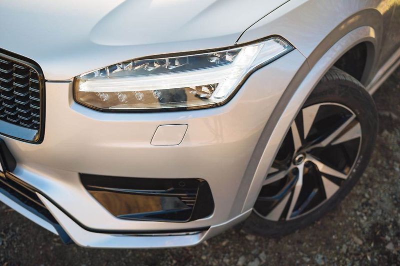 Volvo XC90 (2022) B5 AWD - fotka 10 z 28