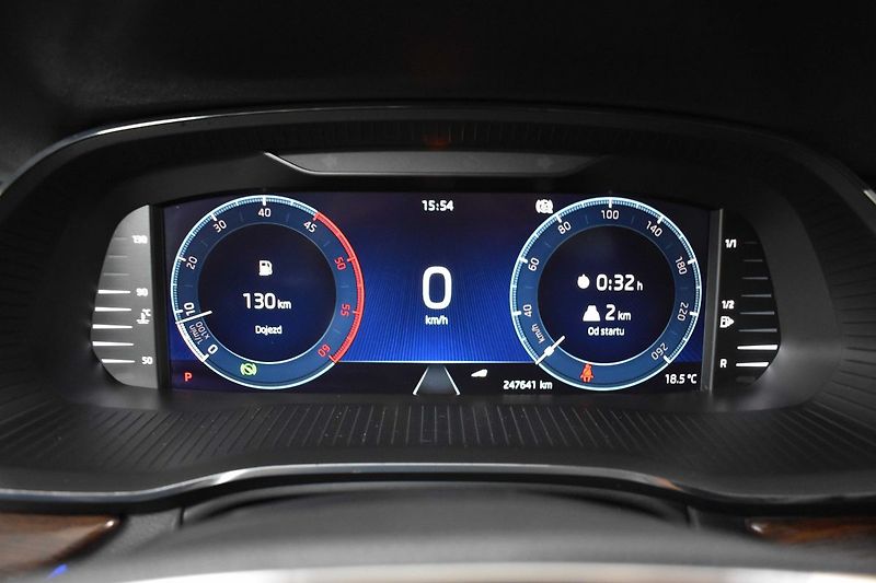 Škoda Octavia 2.0 TDI SCOUT REZERVACE - fotka 21 z 46