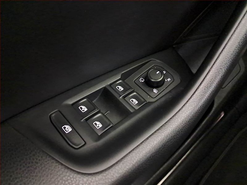 Volkswagen Arteon (2017) R-line 2.0 TDI, Automat, Kůže - fotka 17 z 19