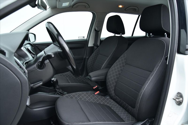 Škoda Fabia 1.4 TDI 66kW DSG AMBITION ČR - fotka 10 z 23