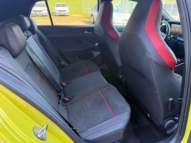 Volkswagen Golf GTI Clubsport 2.0 TSI 221 kW D - fotka 21 z 24