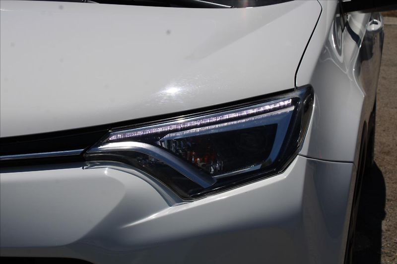 Toyota RAV4 2,0 D-4D  NOVÉ V ČR,TAŽNÉ - fotka 31 z 33