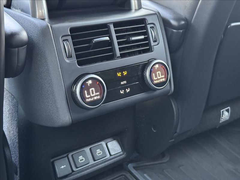 Land Rover Discovery 3,0 D300 R-Dynamic HSE AT AWD - fotka 29 z 36