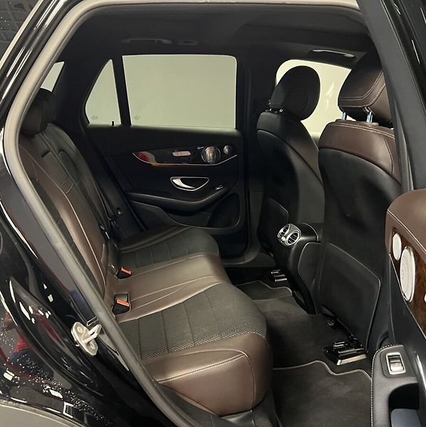 Mercedes-Benz GLC 250 4Matic AT - fotka 15 z 19