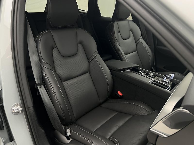 Volvo XC60 (2026) B5 AWD BLACK EDITION PLUS AUT - fotka 25 z 47