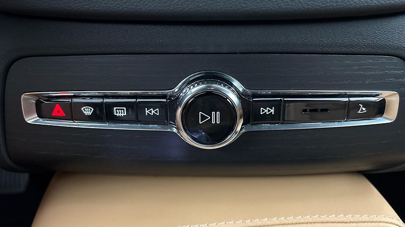 Volvo XC90 2.0 B5 AUT AWD Plus Bright - fotka 13 z 34