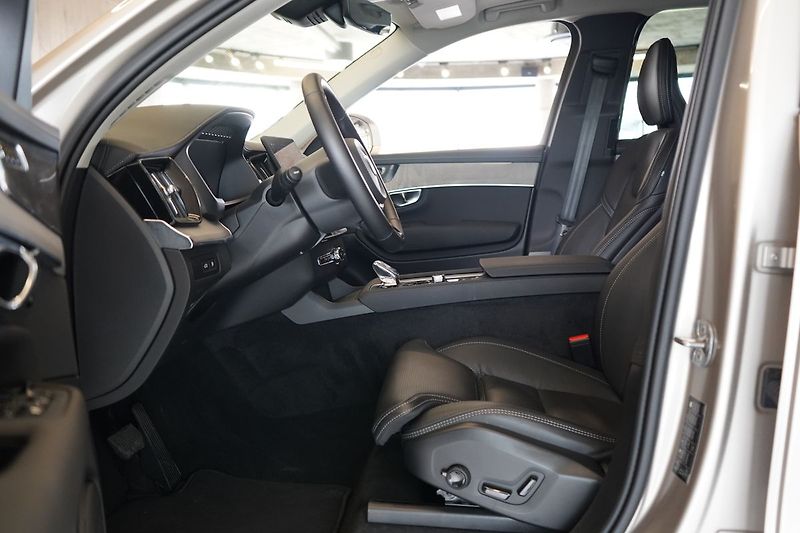 Volvo XC90 T8 AWD PLUS, Ventilace, 360° - fotka 18 z 48