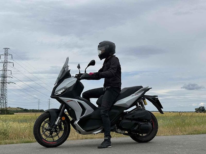 Aprilia SR GT400 se pokusí navázat na úspěch stopětadvacítky. Všechno nasvědčuje tomu, že se jí to podaří.