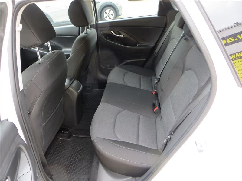 Hyundai i30 1,0 T-GDI DCT Comfort ČR - fotka 22 z 23