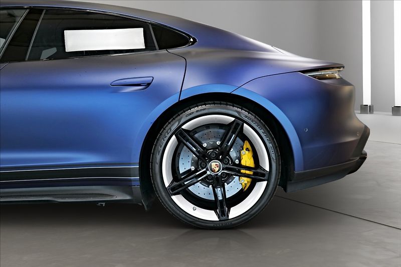 Porsche Taycan TURBO S / REZERVACE - fotka 8 z 24