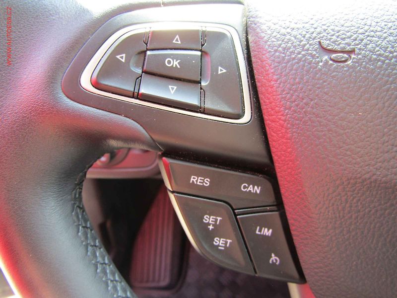 Ford Kuga (2018) 2.0TDCi 4x4, AC, výhřev sed. - fotka 15 z 16