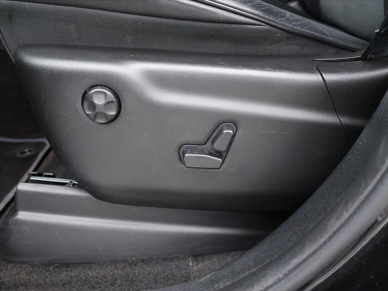 Jeep Grand Cherokee 3,0 CRDI 184kW 4x4 Summit - fotka 16 z 32