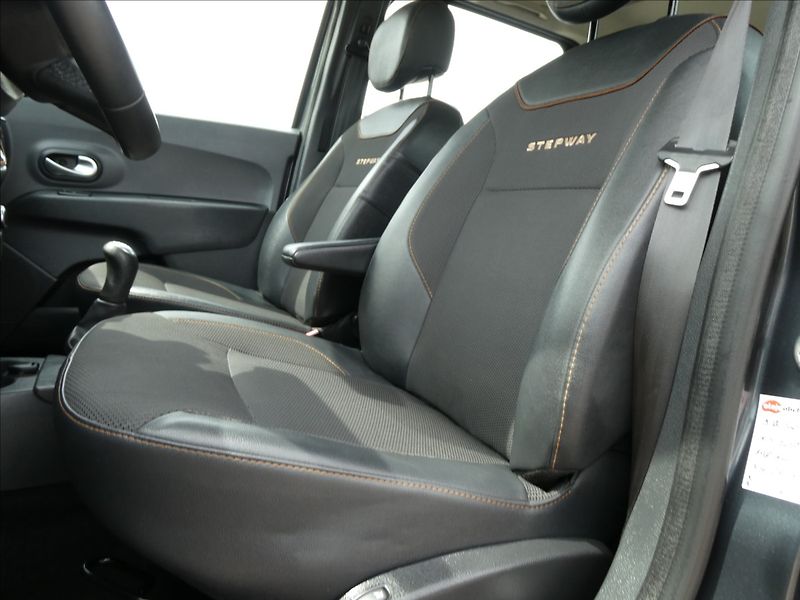 Dacia Lodgy 1,2 TCe 85kW klima,NAVI,závěs - fotka 28 z 35