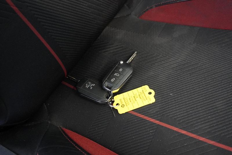 Peugeot 208 1,6 GTI 147kW THP - fotka 27 z 29