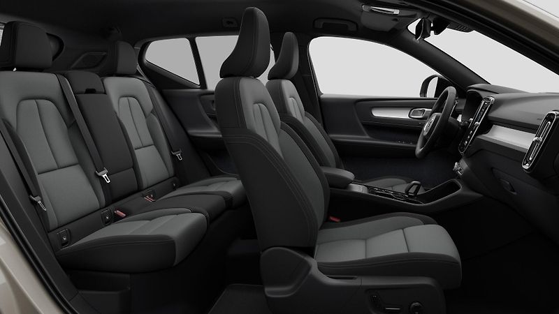 Volvo XC40 (2026) B3 AUT DARK PLUS - fotka 4 z 11
