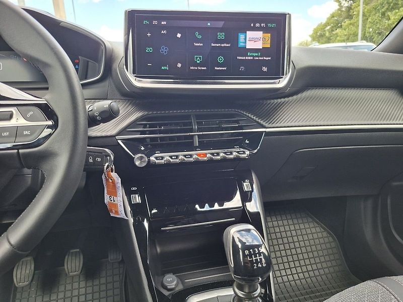 Peugeot 2008 ALLURE 1,2 PT 100k M6 - fotka 20 z 27
