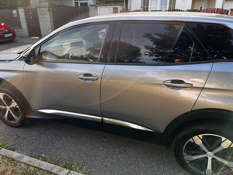 Peugeot 3008 (2024) 1.2 PureTech 96kW, Allure pack - fotka 4 z 26
