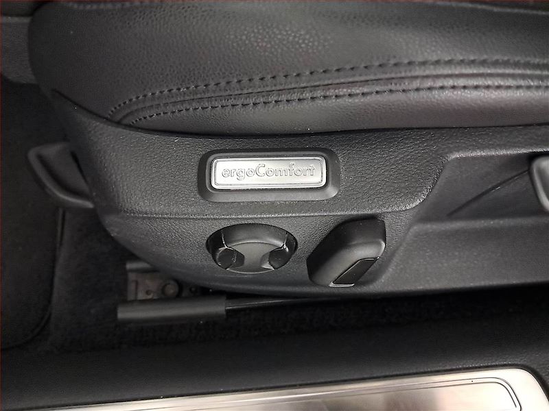 Volkswagen Passat (2017) 2.0 TDI, Automat, Serv.kniha - fotka 16 z 22