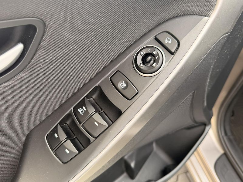 Hyundai i30 (2015) 1.6-NÍZKÁ SPOTŘEBA-AUT-SENZORY - fotka 14 z 28