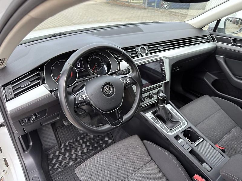 Volkswagen Passat 2.0 TDI 110 kW 4x4 navigace - fotka 13 z 24