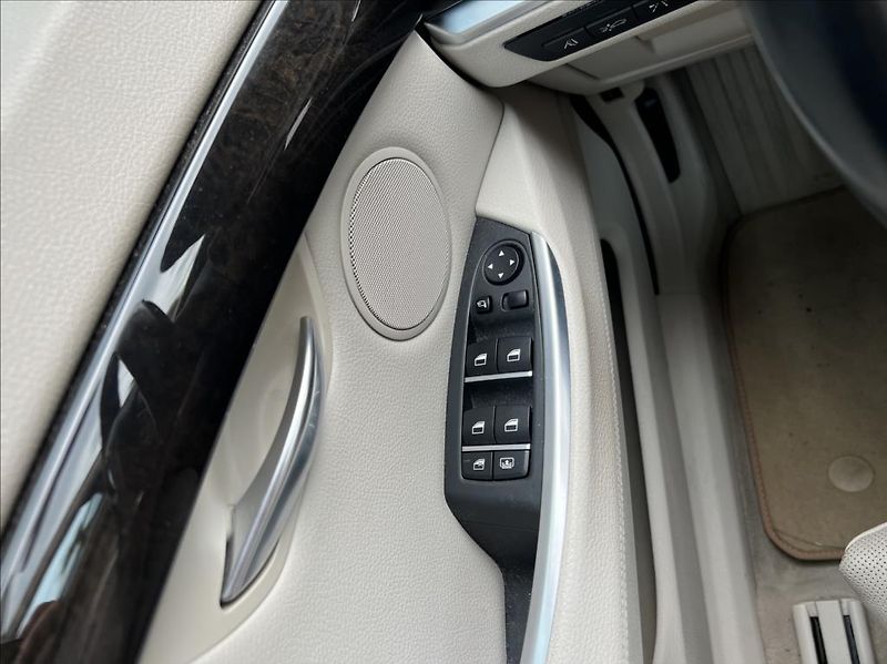 BMW Řada 5 535d GT 1.mai. nové ČR - fotka 28 z 34