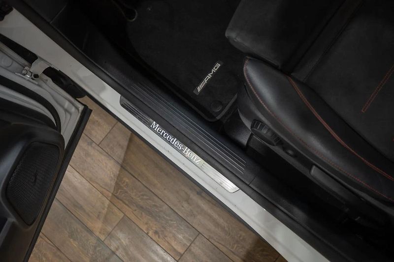 Mercedes-Benz GLB 200d 4Matic AMG Packet - fotka 21 z 41