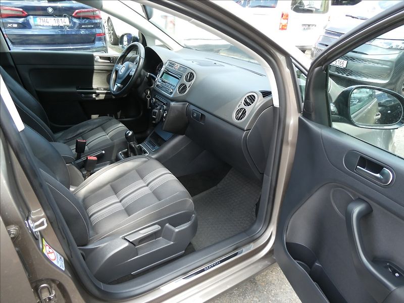 Volkswagen Golf Plus 1,2 TSi 77kW Match, auto klima - fotka 20 z 51