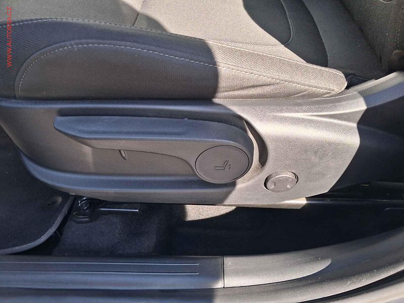 Hyundai Tucson (2022) 1.6 T-GDi 48V MHEV, 1.maj,ČR - fotka 14 z 18
