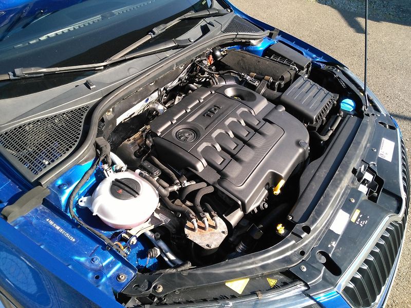 Škoda Octavia 1,6 TDI * DSG * /77 kW/ - fotka 28 z 40