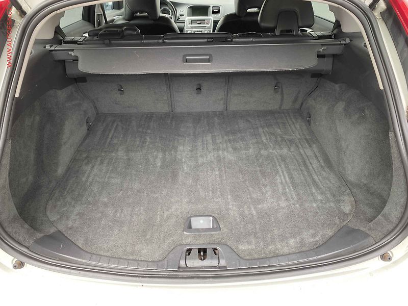 Volvo V60 (2011) 2.4 D5 4x4, AT, xenon, kůže - fotka 7 z 17