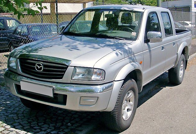 Doma má zpěvák ještě pick-up Mazda B2500., zdroj: Wikimedia Commons, Rudolf Stricker, Attribution,