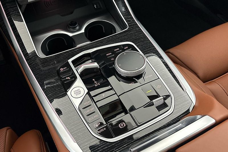 BMW X7 xDrive40i - fotka 11 z 30