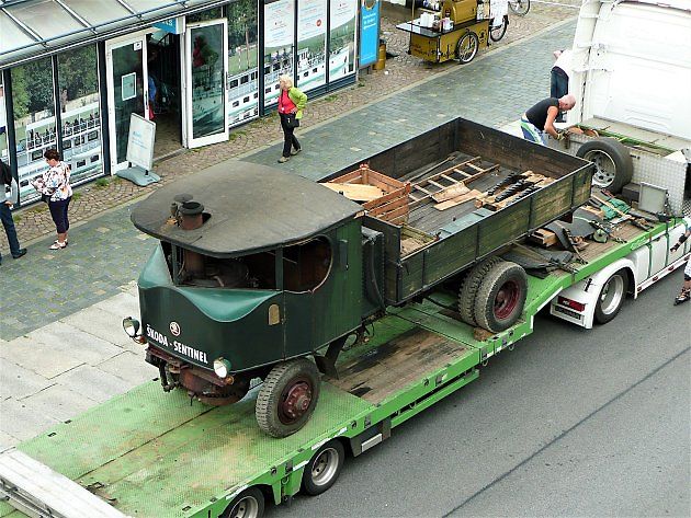 Nákladní automobil Škoda Sentinel při transportu na výstavu v rámci Městského festivalu v Drážďanech., zdroj: Wikimedia Commons, Rainerhaufe, CC BY-SA 4.0