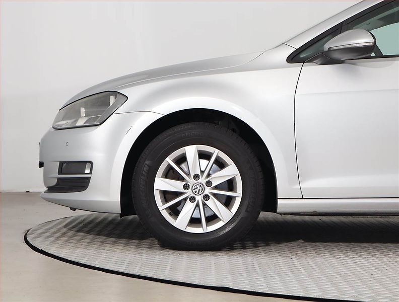Volkswagen Golf (2015) 1.6 TDI, Serv.kniha, Tempomat - fotka 14 z 20