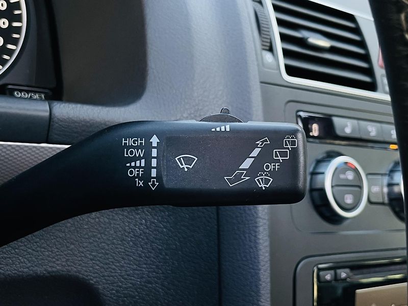 Volkswagen Touran 2.0TD MAN 7MÍST SERVISKA TAŽNÉ - fotka 42 z 48